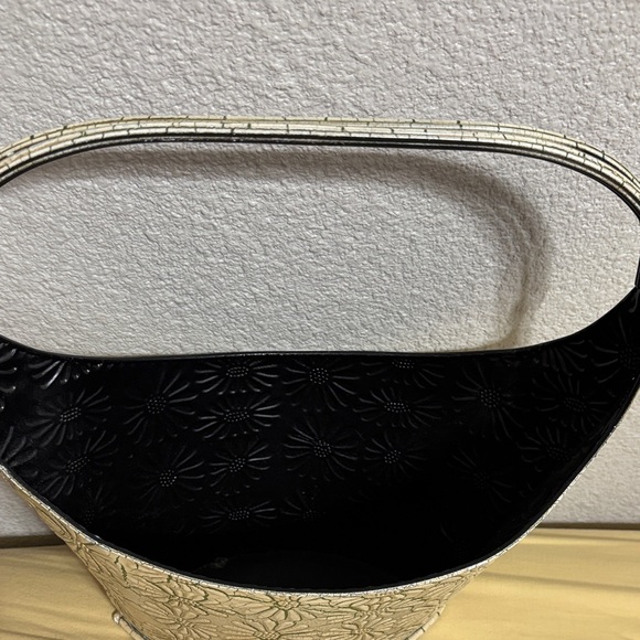 Elegant Daisy Metal Embossed Tan & Black Metal decorative piece - Picture 2 of 5